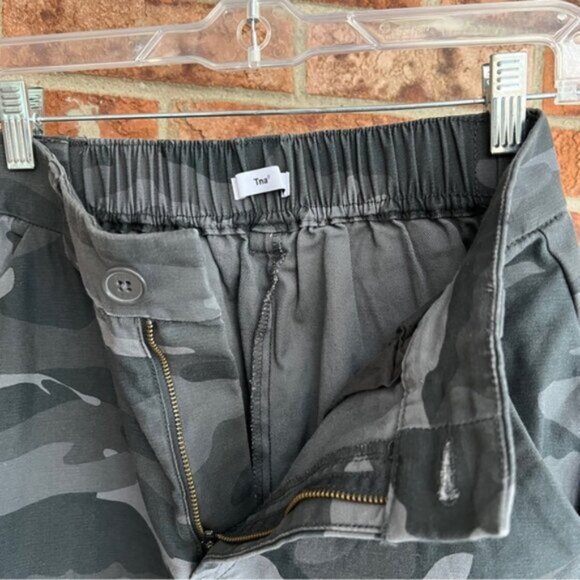 Aritzia * TNA Alix Camo High Rise Cargo Jogger Pant Grey Black Cotton EUC S - Picture 10 of 12